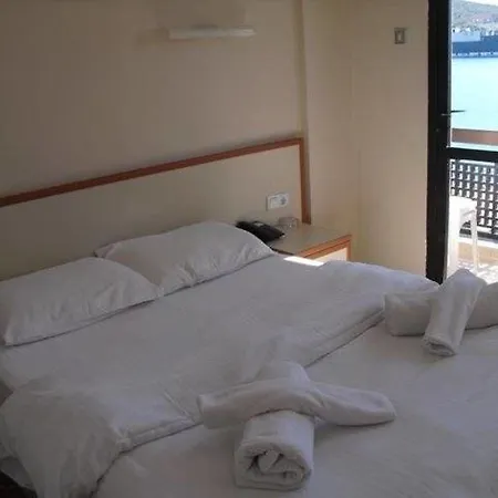 Kerman Отель Кешме